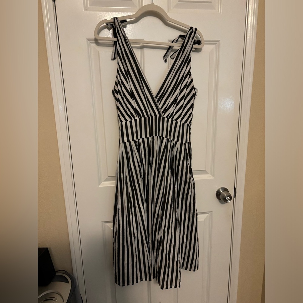Aryeh black and white dress size medium